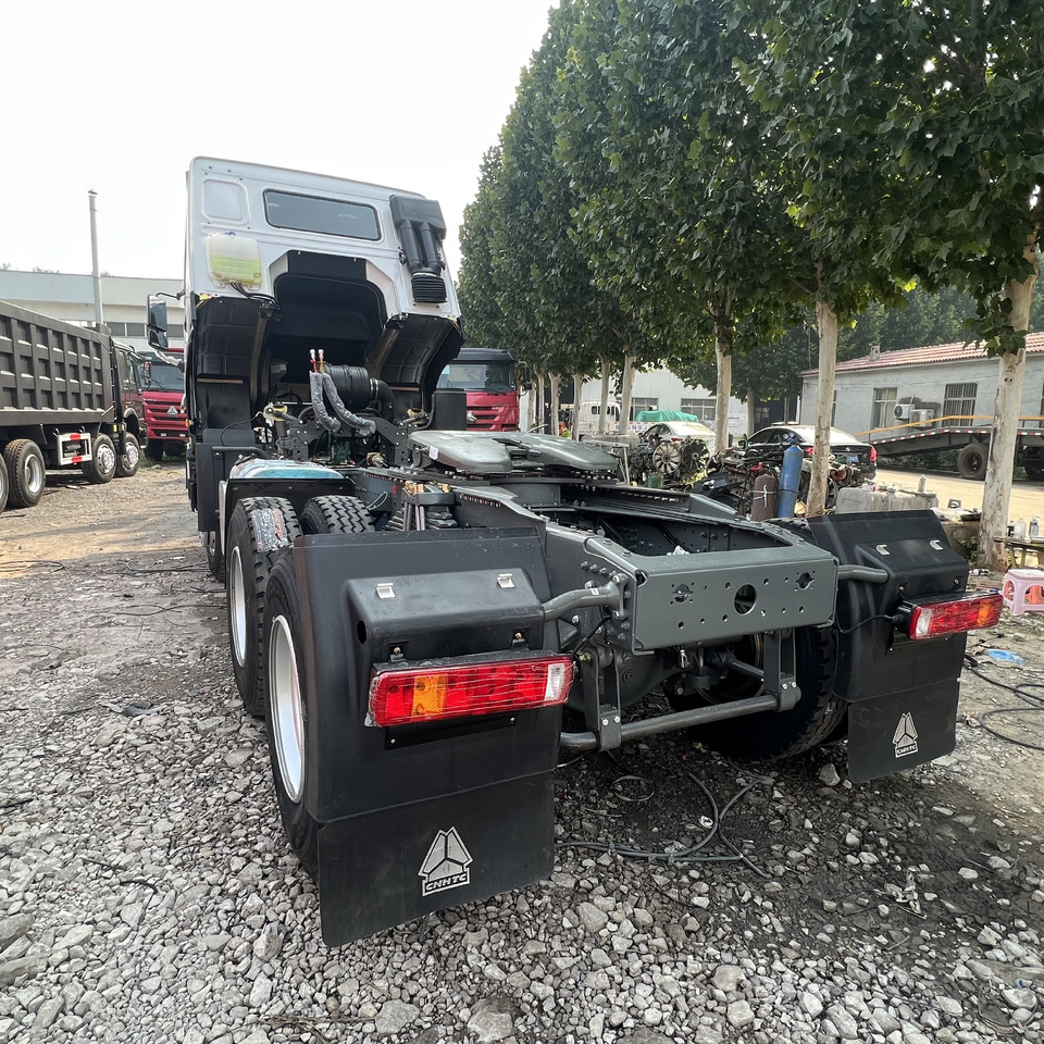 SINOTRUK Howo tractor head - Vilkikas: foto 1 SINOTRUK Howo tractor head - Vilkikas: foto 1