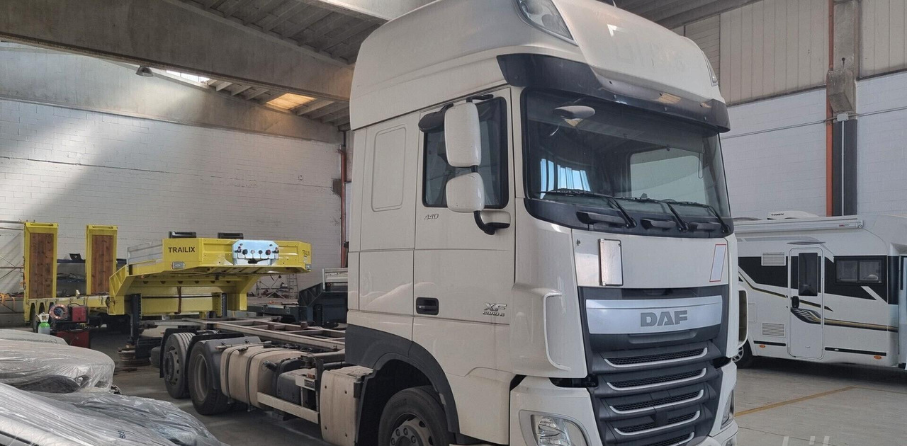 DAF XF 440 Euro 6 - Full Pneumatico - 2015 - Konteineris-vežimus/ Sukeisti kūną sunkvežimis: foto 4 DAF XF 440 Euro 6 - Full Pneumatico - 2015 - Konteineris-vežimus/ Sukeisti kūną sunkvežimis: foto 4