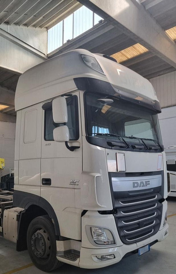DAF XF 440 Euro 6 - Full Pneumatico - 2015 - Konteineris-vežimus/ Sukeisti kūną sunkvežimis: foto 2 DAF XF 440 Euro 6 - Full Pneumatico - 2015 - Konteineris-vežimus/ Sukeisti kūną sunkvežimis: foto 2