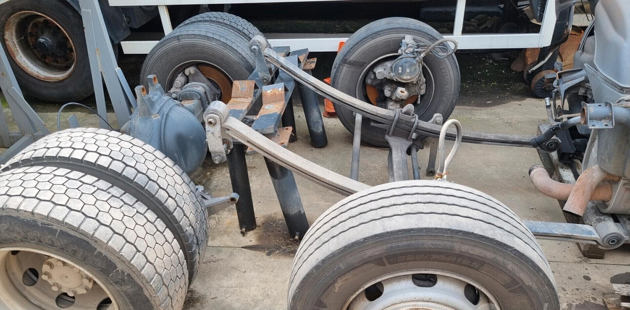 Differenziale posteriore e assale anteriore Atego - Ašis ir dalys - Sunkvežimis: foto 1 Differenziale posteriore e assale anteriore Atego - Ašis ir dalys - Sunkvežimis: foto 1