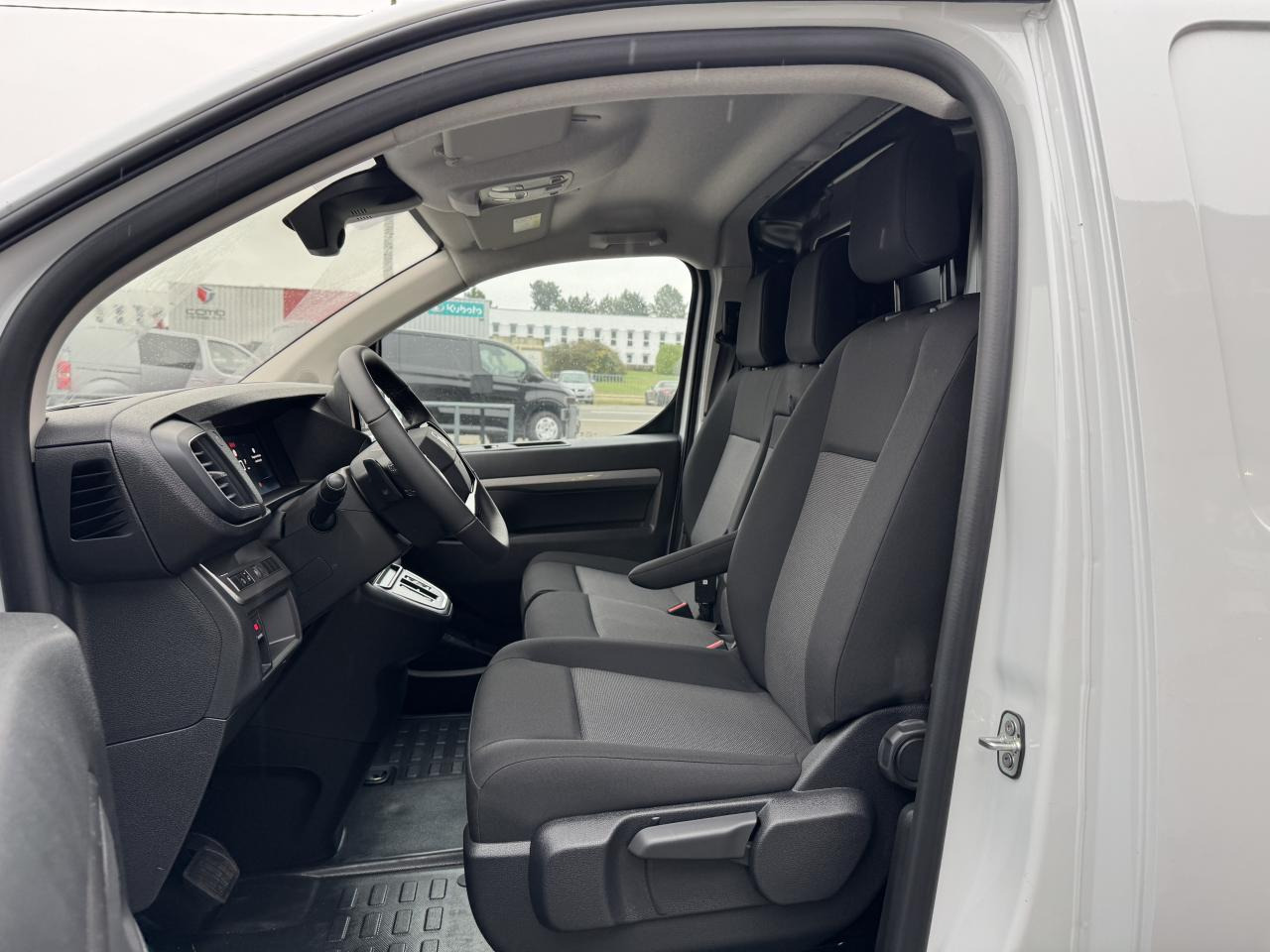 CITROEN Jumpy M 2.0 BlueHDi - 145 S&S - BV EAT8  III FOURGON . PHASE 2 - Krovininis mikroautobusas: foto 5 CITROEN Jumpy M 2.0 BlueHDi - 145 S&S - BV EAT8  III FOURGON . PHASE 2 - Krovininis mikroautobusas: foto 5