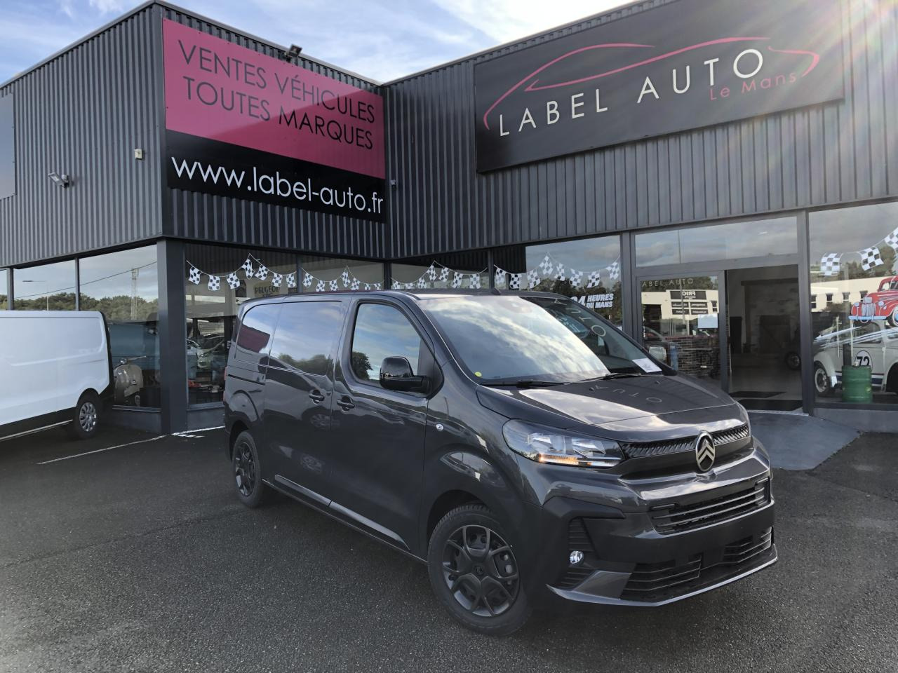 CITROEN Jumpy M 2.0 BlueHDi - 180 S&S - BV EAT8  III FOURGON . PHASE 2 - Krovininis mikroautobusas: foto 1 CITROEN Jumpy M 2.0 BlueHDi - 180 S&S - BV EAT8  III FOURGON . PHASE 2 - Krovininis mikroautobusas: foto 1