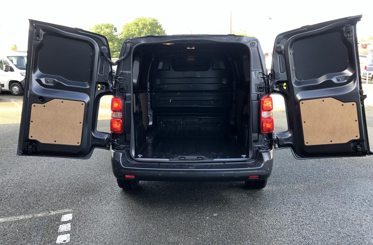 CITROEN Jumpy M 2.0 BlueHDi - 180 S&S - BV EAT8  III FOURGON . PHASE 2 - Krovininis mikroautobusas: foto 3 CITROEN Jumpy M 2.0 BlueHDi - 180 S&S - BV EAT8  III FOURGON . PHASE 2 - Krovininis mikroautobusas: foto 3