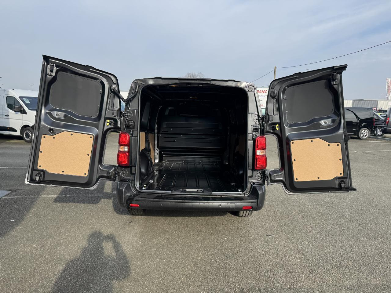 CITROEN Jumpy M 2.0 BlueHDi 180CH EAT8 PACK LOOK - Krovininis mikroautobusas: foto 3 CITROEN Jumpy M 2.0 BlueHDi 180CH EAT8 PACK LOOK - Krovininis mikroautobusas: foto 3