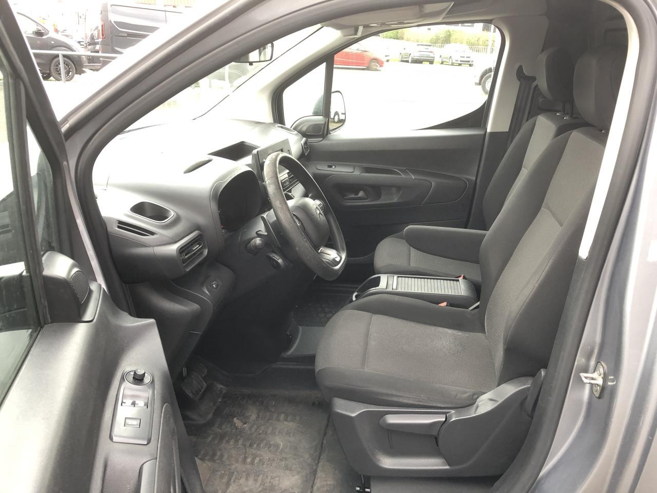 CITROEN berlingo M 1000KG BLUEHDI 130 S&S CLUB EAT8 - Krovininis mikroautobusas: foto 5 CITROEN berlingo M 1000KG BLUEHDI 130 S&S CLUB EAT8 - Krovininis mikroautobusas: foto 5