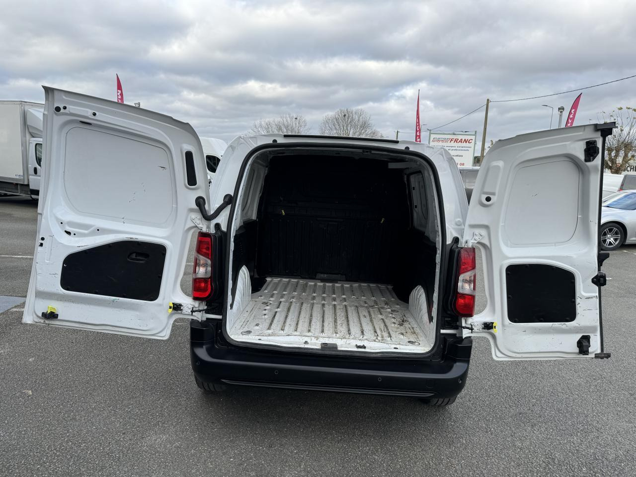 Citroen Berlingo M 650KG BLUEHDI 100 S&S DRIVER BVM5 - Krovininis mikroautobusas: foto 3 Citroen Berlingo M 650KG BLUEHDI 100 S&S DRIVER BVM5 - Krovininis mikroautobusas: foto 3
