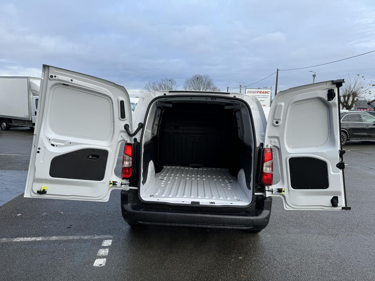 FIAT Doblo XL 950KG 1.5 BlueHDi S&S - 130 - BV EAT8 III FOURGON Fourgon XL PHASE 2 - Krovininis mikroautobusas: foto 5 FIAT Doblo XL 950KG 1.5 BlueHDi S&S - 130 - BV EAT8 III FOURGON Fourgon XL PHASE 2 - Krovininis mikroautobusas: foto 5