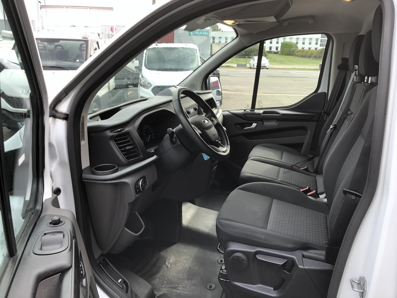 FORD TRANSIT CUSTOM FOURGON 130CH 300 L1H1 Trend Business - Krovininis mikroautobusas: foto 4 FORD TRANSIT CUSTOM FOURGON 130CH 300 L1H1 Trend Business - Krovininis mikroautobusas: foto 4