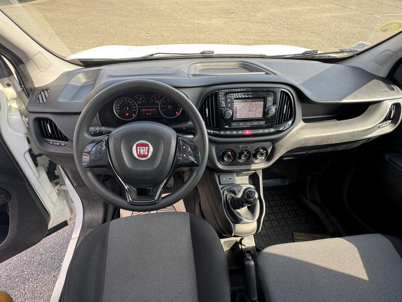 Fiat Doblo Cargo Cargo 1.6 Multijet 16V 105 ch WORK UP PLATEAU Pro Lounge - Bortinis automobilis: foto 5 Fiat Doblo Cargo Cargo 1.6 Multijet 16V 105 ch WORK UP PLATEAU Pro Lounge - Bortinis automobilis: foto 5