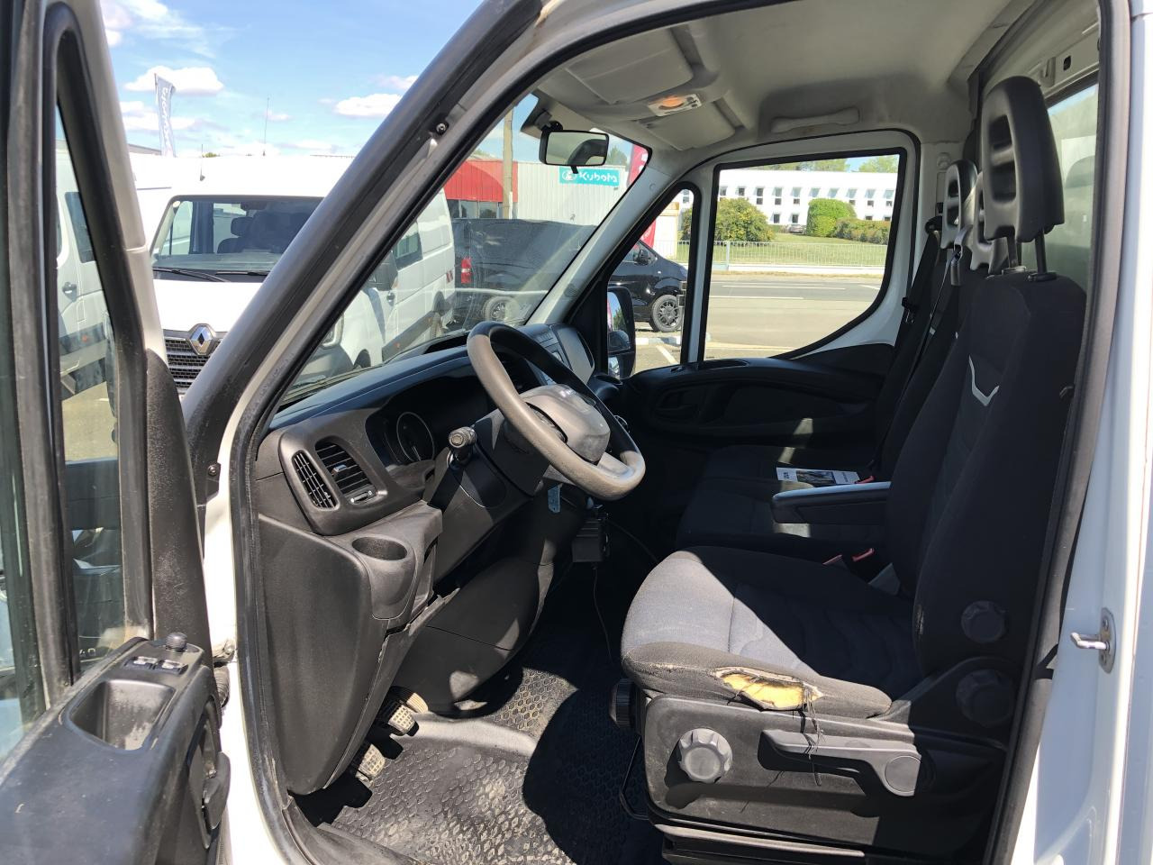 IVECO Daily 35C14 3T5 BENNE + COFFRE RJ 2.3L 140CH - Mažas savivartis: foto 5 IVECO Daily 35C14 3T5 BENNE + COFFRE RJ 2.3L 140CH - Mažas savivartis: foto 5