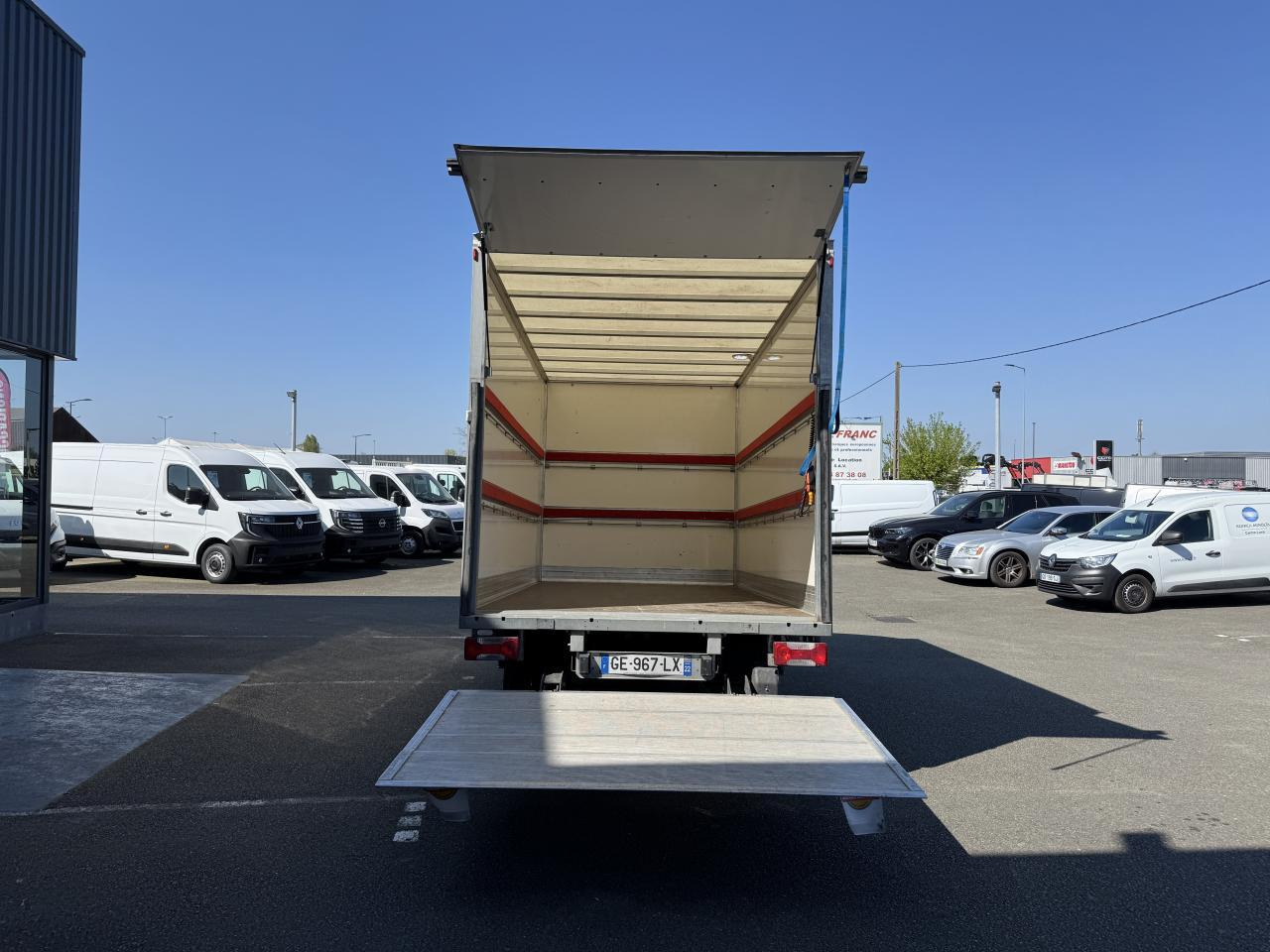 Iveco Daily 35 C 16 CAISSE HAYON 20M3 - Furgonas su krovinių dėže: foto 3 Iveco Daily 35 C 16 CAISSE HAYON 20M3 - Furgonas su krovinių dėže: foto 3