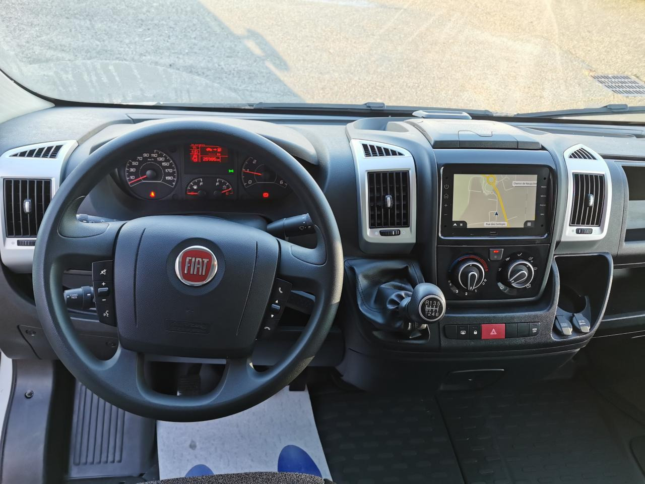 FIAT Ducato Maxi HD 3.5 L 2.2 Multijet 3 - 140 III TRANSPORTS SPECIFIQUES Grand Volume 20m3 + hayon 750 - Kita technika: foto 4 FIAT Ducato Maxi HD 3.5 L 2.2 Multijet 3 - 140 III TRANSPORTS SPECIFIQUES Grand Volume 20m3 + hayon 750 - Kita technika: foto 4