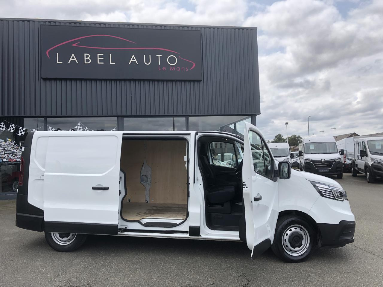 Renault Trafic L2H1 1200 Kg 2.0 Energy dCi - 145 - BV EDC III FOURGON Fourgon Confort L2H1 PHASE 2 - Kita technika: foto 3 Renault Trafic L2H1 1200 Kg 2.0 Energy dCi - 145 - BV EDC III FOURGON Fourgon Confort L2H1 PHASE 2 - Kita technika: foto 3
