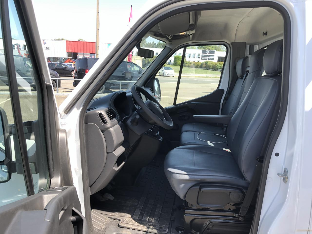 NISSAN INTERSTAR 3T5 2.3 DCI 165CH PLATEAU RIDELLES 4M50 - Bortinis automobilis: foto 5 NISSAN INTERSTAR 3T5 2.3 DCI 165CH PLATEAU RIDELLES 4M50 - Bortinis automobilis: foto 5