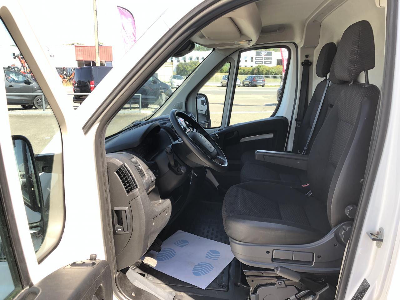 PEUGEOT Boxer 3.3t L2H2 2.2 HDi 140 CH ASPHALT FOURGON TOLE - Krovininis mikroautobusas: foto 4 PEUGEOT Boxer 3.3t L2H2 2.2 HDi 140 CH ASPHALT FOURGON TOLE - Krovininis mikroautobusas: foto 4