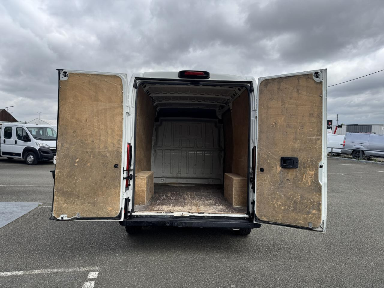 PEUGEOT Boxer Asphalt 333 L2H2 2.2 BlueHDi S&S - 120 III FOURGON TOLE Fourgon Tolé 333 L2H2 PHAS - Krovininis mikroautobusas: foto 2 PEUGEOT Boxer Asphalt 333 L2H2 2.2 BlueHDi S&S - 120 III FOURGON TOLE Fourgon Tolé 333 L2H2 PHAS - Krovininis mikroautobusas: foto 2