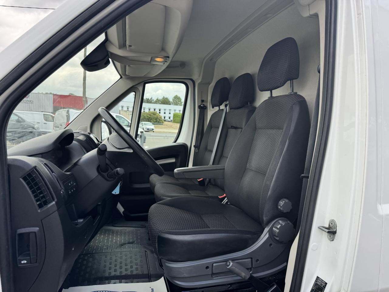 PEUGEOT Boxer Asphalt 333 L2H2 2.2 BlueHDi S&S - 120 III FOURGON TOLE Fourgon Tolé 333 L2H2 PHAS - Krovininis mikroautobusas: foto 4 PEUGEOT Boxer Asphalt 333 L2H2 2.2 BlueHDi S&S - 120 III FOURGON TOLE Fourgon Tolé 333 L2H2 PHAS - Krovininis mikroautobusas: foto 4