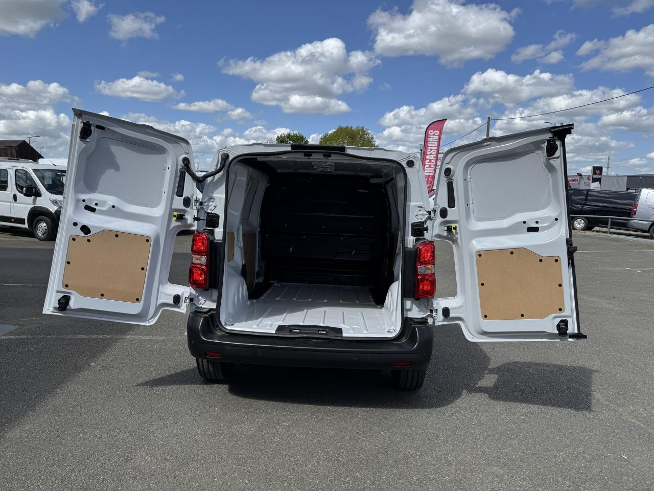 PEUGEOT Expert M 2.0 BlueHDi - 145 III FOURGON Fourgon PHASE 2 - Krovininis mikroautobusas: foto 3 PEUGEOT Expert M 2.0 BlueHDi - 145 III FOURGON Fourgon PHASE 2 - Krovininis mikroautobusas: foto 3