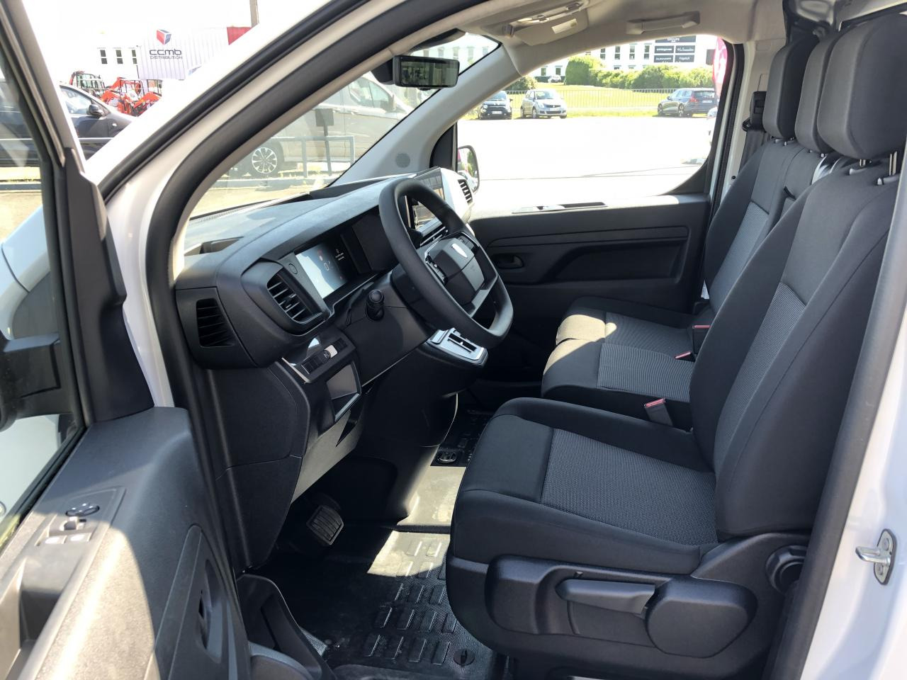 PEUGEOT Expert M 2.0 BlueHDi - 145 S&S - BV EAT8 III FOURGON Fourgon PHASE 2 - Krovininis mikroautobusas: foto 5 PEUGEOT Expert M 2.0 BlueHDi - 145 S&S - BV EAT8 III FOURGON Fourgon PHASE 2 - Krovininis mikroautobusas: foto 5