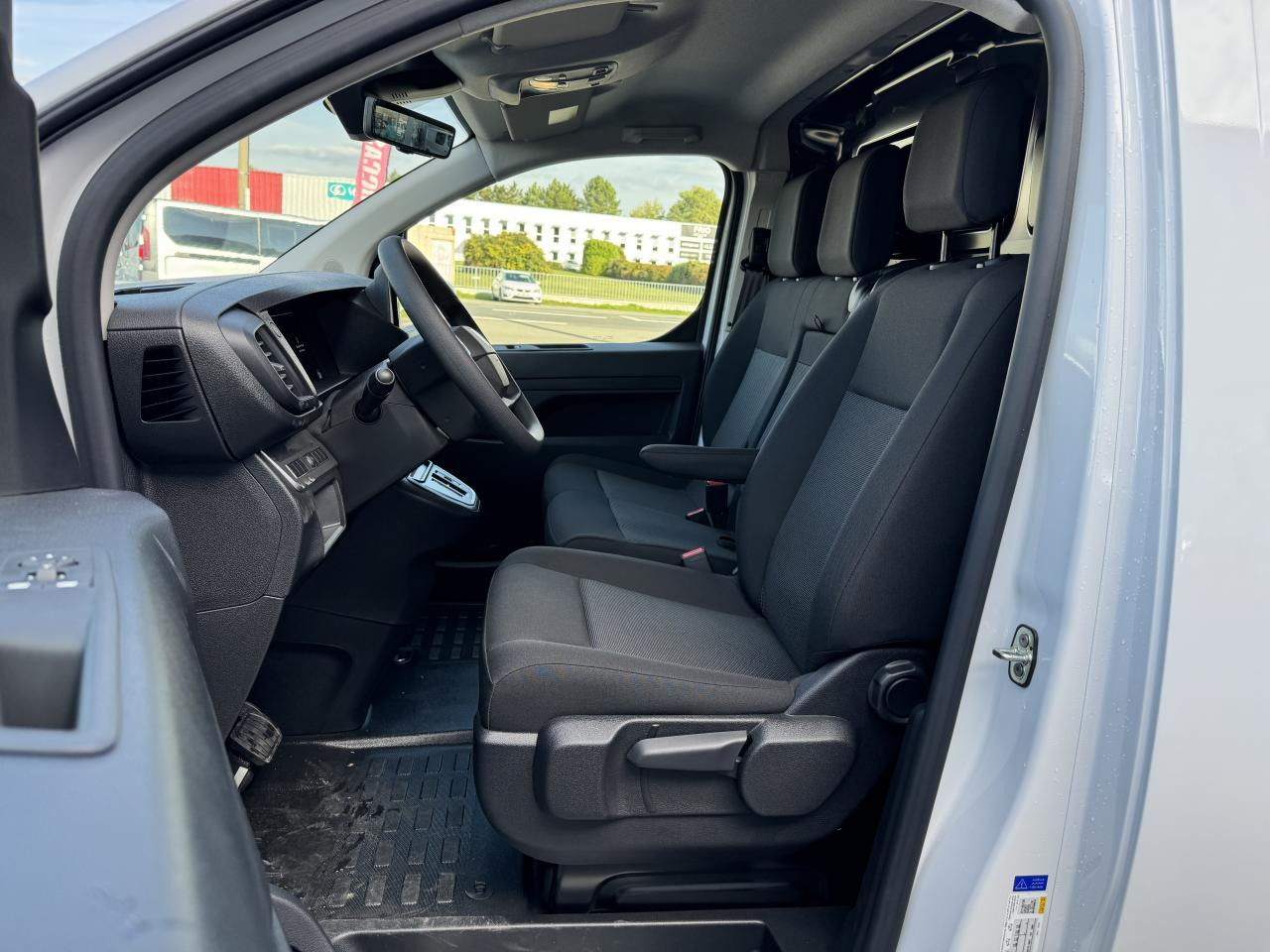 PEUGEOT Expert M 2.0 BlueHDi - 145 S&S - BV EAT8 III FOURGON Fourgon PHASE 2 - Krovininis mikroautobusas: foto 5 PEUGEOT Expert M 2.0 BlueHDi - 145 S&S - BV EAT8 III FOURGON Fourgon PHASE 2 - Krovininis mikroautobusas: foto 5