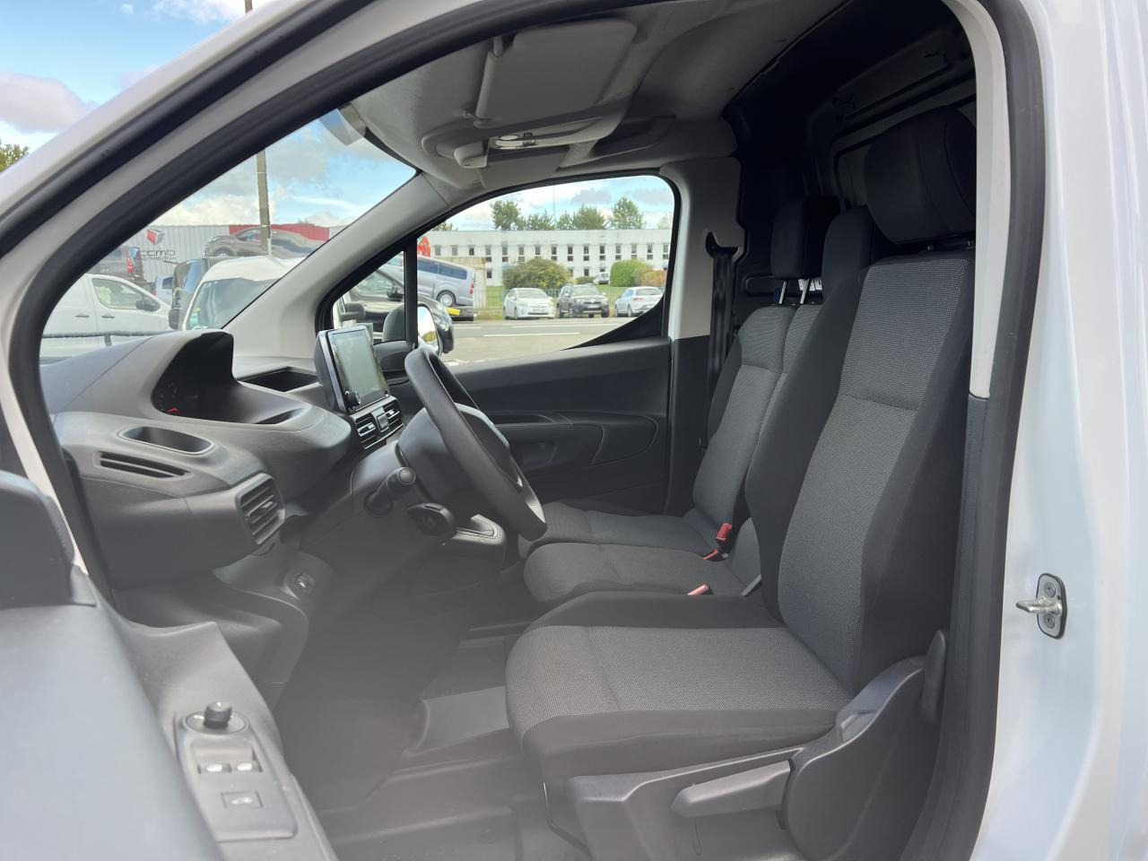 PEUGEOT PARTNER M 650KG 1.5 HDI 100CH ASPHALT 3 PLACES - Krovininis mikroautobusas: foto 5 PEUGEOT PARTNER M 650KG 1.5 HDI 100CH ASPHALT 3 PLACES - Krovininis mikroautobusas: foto 5