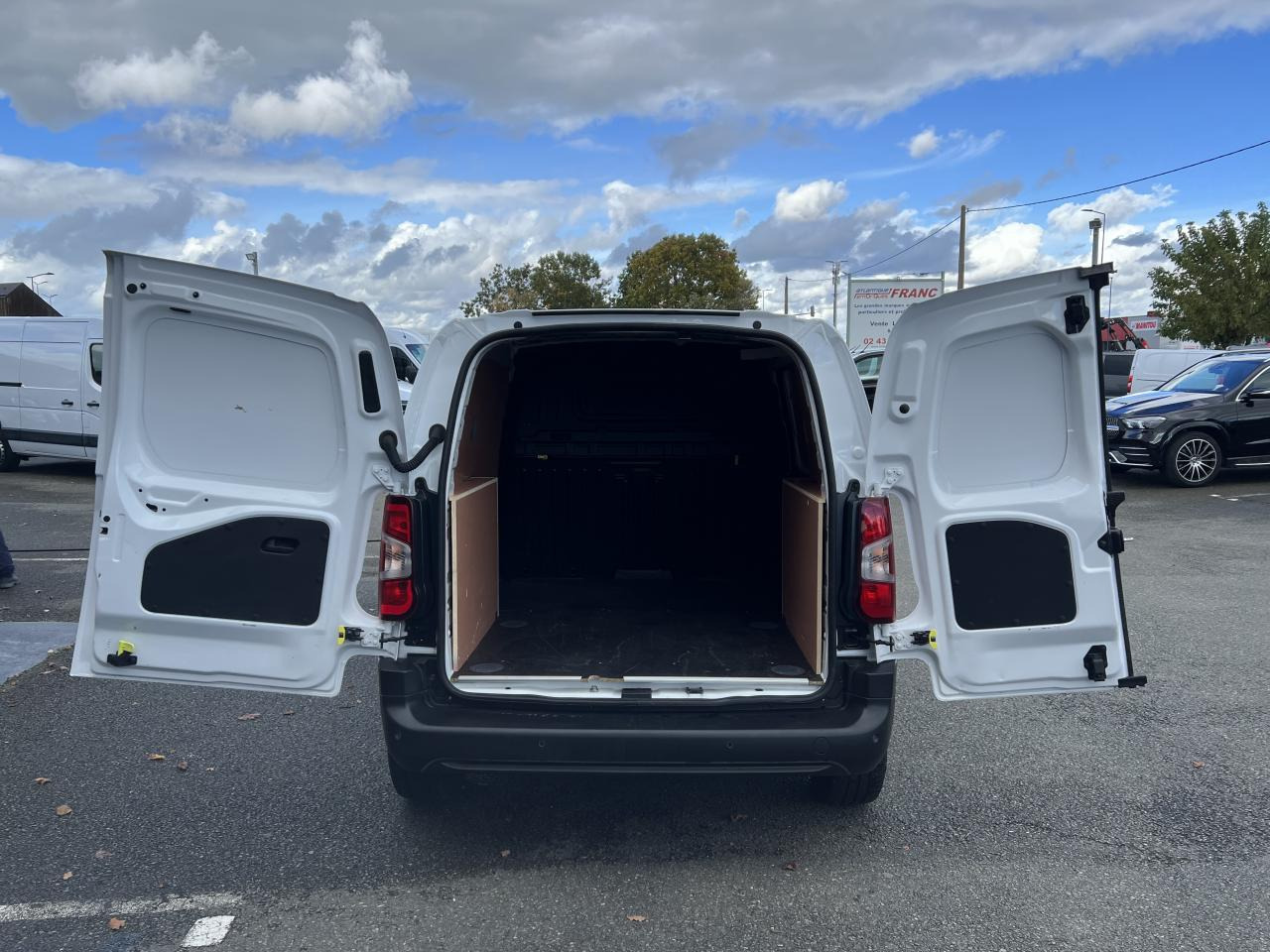 PEUGEOT PARTNER M 650KG 1.5 HDI 100CH ASPHALT 3 PLACES - Krovininis mikroautobusas: foto 3 PEUGEOT PARTNER M 650KG 1.5 HDI 100CH ASPHALT 3 PLACES - Krovininis mikroautobusas: foto 3