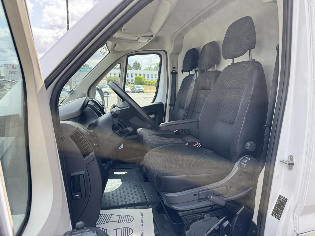 PEUGEOT boxer 333 L2H2 2.2 BLUEHDI S&S 140CH ASPHALT - Krovininis mikroautobusas: foto 4 PEUGEOT boxer 333 L2H2 2.2 BLUEHDI S&S 140CH ASPHALT - Krovininis mikroautobusas: foto 4