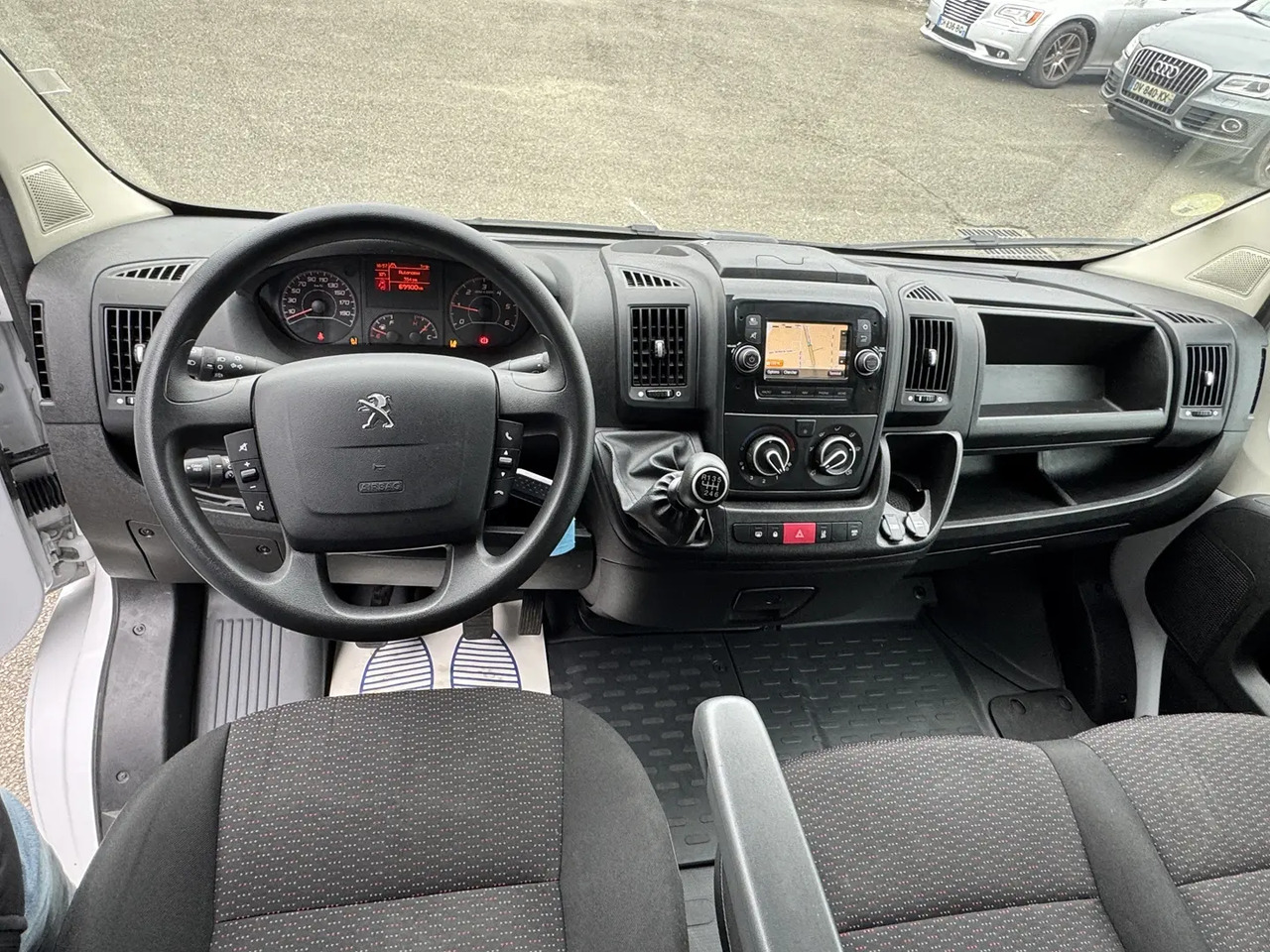 Peugeot Boxer 333 L1H1 2.2 BLUEHDI S&S 140CH ASPHALT - Krovininis mikroautobusas: foto 3 Peugeot Boxer 333 L1H1 2.2 BLUEHDI S&S 140CH ASPHALT - Krovininis mikroautobusas: foto 3