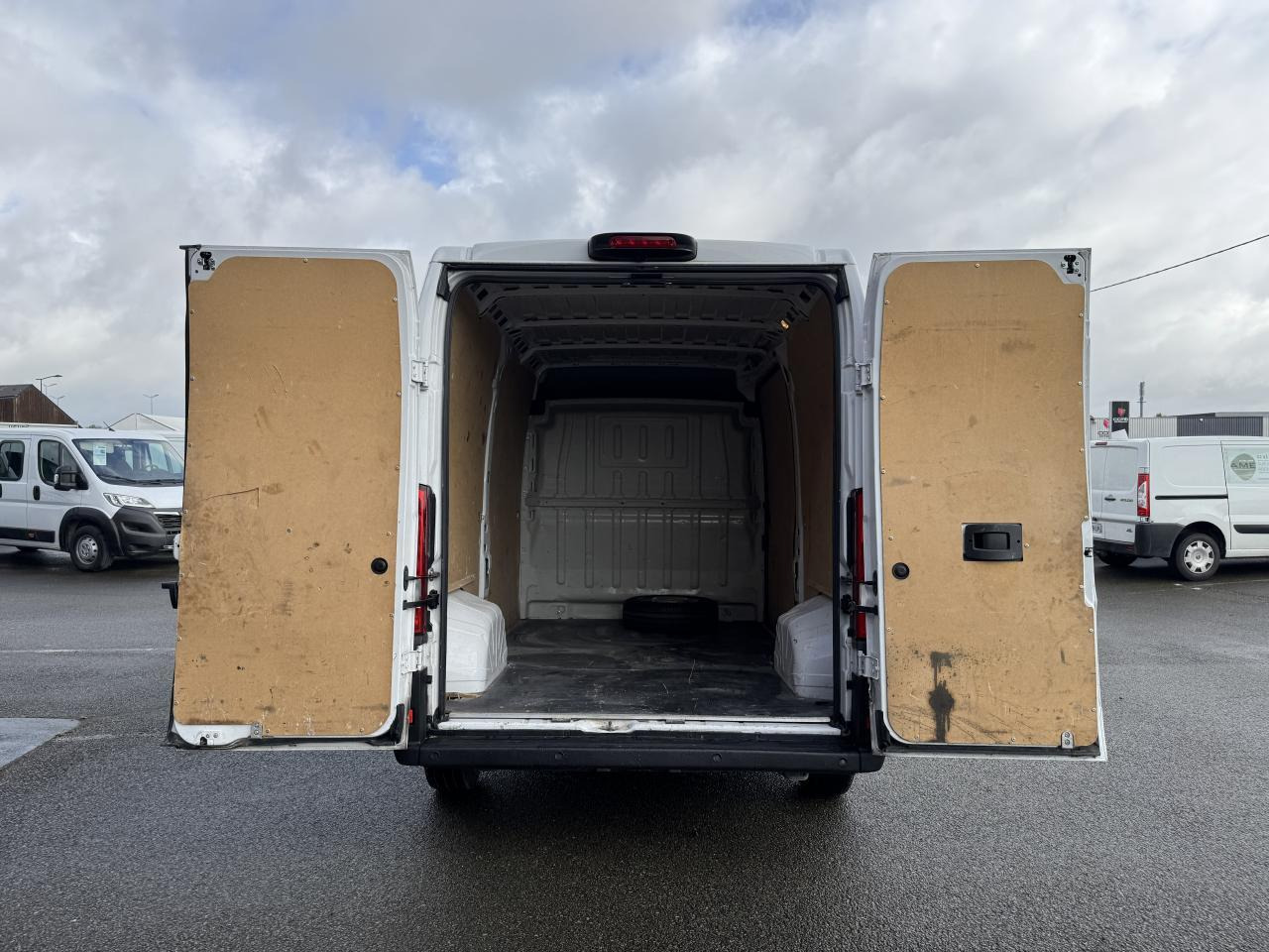 Peugeot Boxer 333 L2H2 2.2 BLUEHDI S&S 140CH ASPHALT - Krovininis mikroautobusas: foto 2 Peugeot Boxer 333 L2H2 2.2 BLUEHDI S&S 140CH ASPHALT - Krovininis mikroautobusas: foto 2