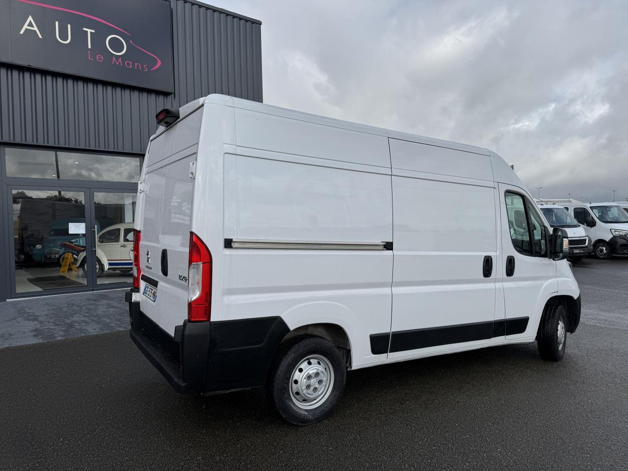 Peugeot Boxer 333 L2H2 2.2 BLUEHDI S&S 140CH ASPHALT - Krovininis mikroautobusas: foto 5 Peugeot Boxer 333 L2H2 2.2 BLUEHDI S&S 140CH ASPHALT - Krovininis mikroautobusas: foto 5