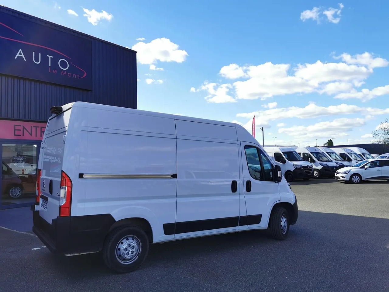 Peugeot Boxer 333 L2H2 2.2 BLUEHDI S&S 140CH ASPHALT - Krovininis mikroautobusas: foto 5 Peugeot Boxer 333 L2H2 2.2 BLUEHDI S&S 140CH ASPHALT - Krovininis mikroautobusas: foto 5