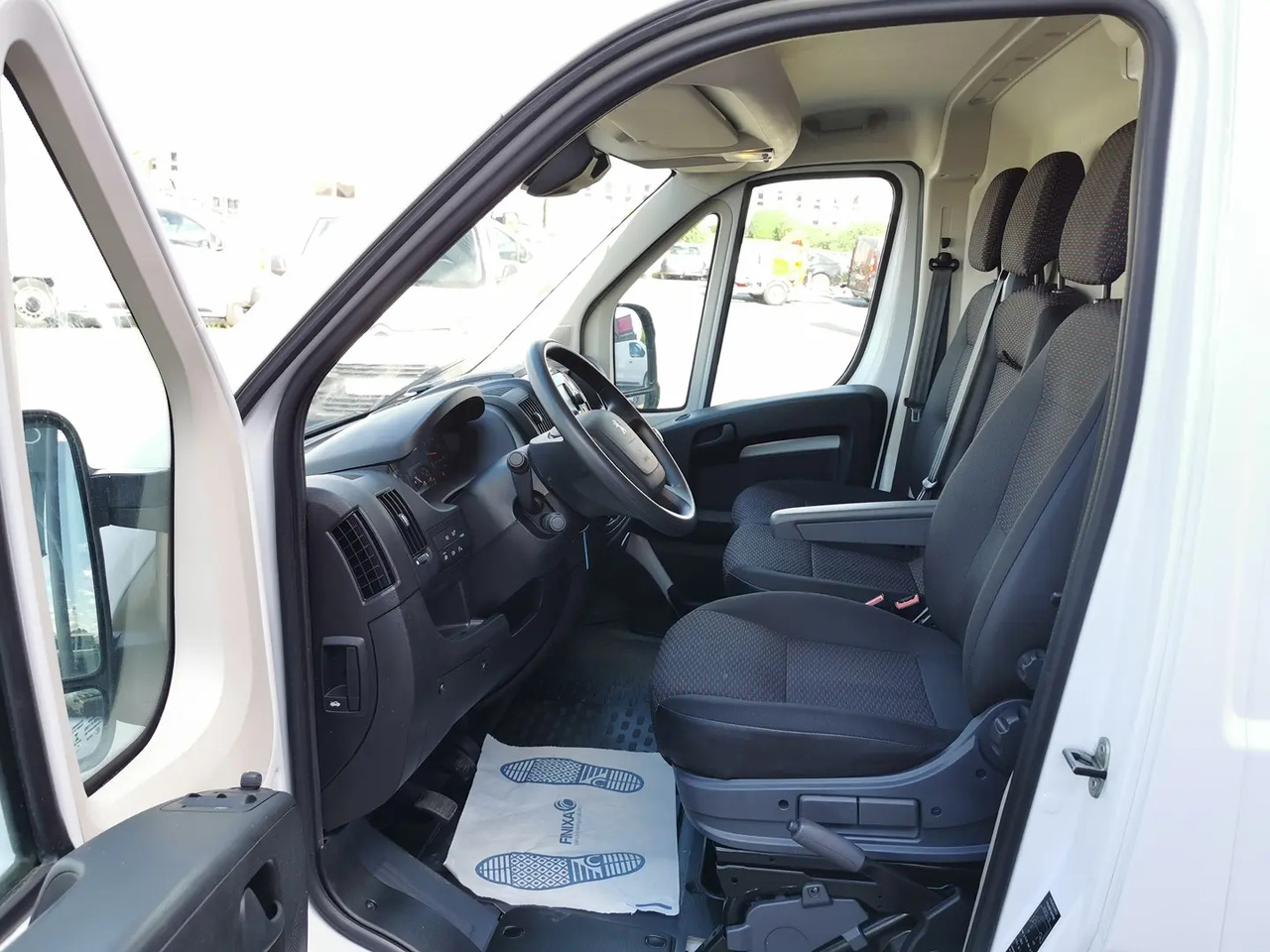 Peugeot Boxer 333 L2H2 2.2 BLUEHDI S&S 140CH ASPHALT - Krovininis mikroautobusas: foto 5 Peugeot Boxer 333 L2H2 2.2 BLUEHDI S&S 140CH ASPHALT - Krovininis mikroautobusas: foto 5