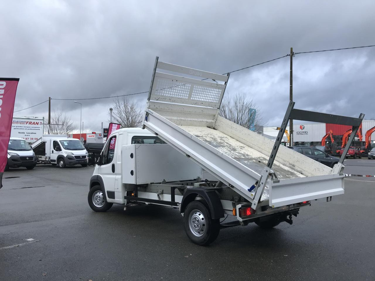 Peugeot Boxer ASPHALT 335 L3 2.2 BlueHDi S&S - 165 III CHASSIS CABINE BENNE COFFRE - Mažas savivartis: foto 4 Peugeot Boxer ASPHALT 335 L3 2.2 BlueHDi S&S - 165 III CHASSIS CABINE BENNE COFFRE - Mažas savivartis: foto 4