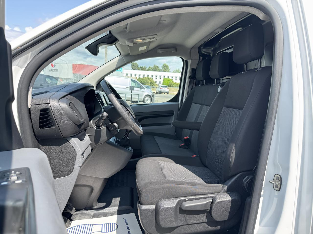 Peugeot Expert XL 2.0 BLUEHDI 145CH S&S PACK ASPHALT - Krovininis mikroautobusas: foto 4 Peugeot Expert XL 2.0 BLUEHDI 145CH S&S PACK ASPHALT - Krovininis mikroautobusas: foto 4
