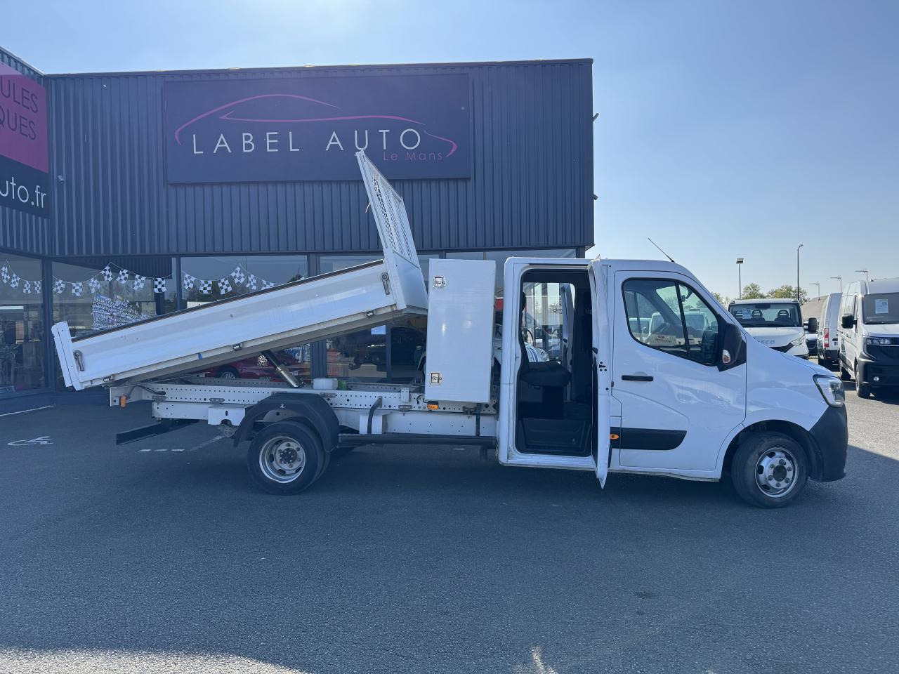 RENAULT MASTER 3T5 BENNE + COFFRE RJ DOUBLE CABINE 6 PL 2.3 DCI 130 CH CONFORT - Mažas savivartis: foto 1 RENAULT MASTER 3T5 BENNE + COFFRE RJ DOUBLE CABINE 6 PL 2.3 DCI 130 CH CONFORT - Mažas savivartis: foto 1