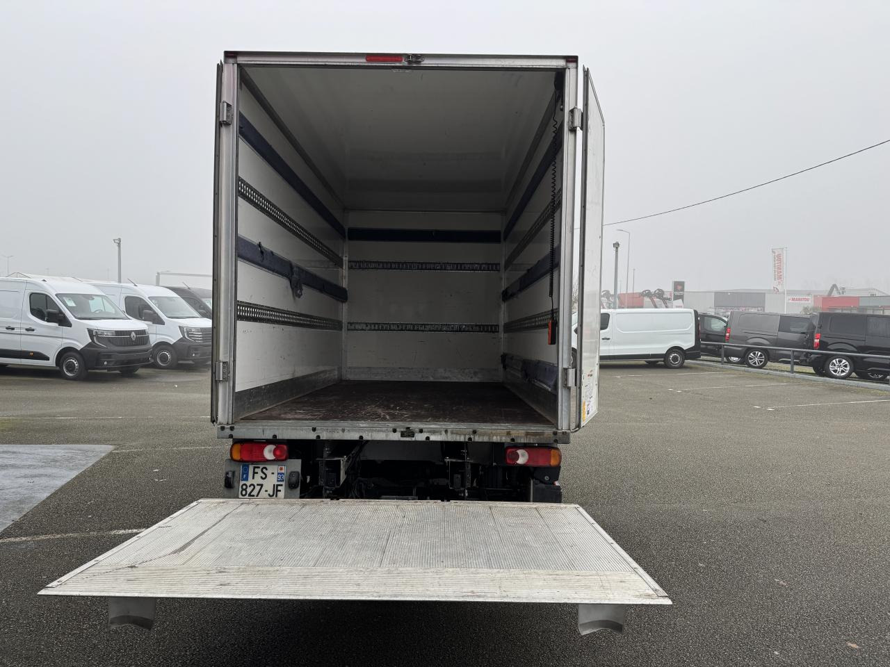 RENAULT MASTER 3T5 CAISSE 20M3 HAYON 2.3 DCI 145CH GRAND CONFORT - Furgonas su krovinių dėže: foto 4 RENAULT MASTER 3T5 CAISSE 20M3 HAYON 2.3 DCI 145CH GRAND CONFORT - Furgonas su krovinių dėže: foto 4