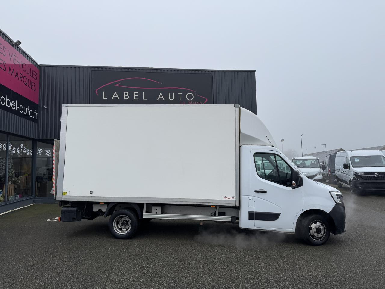RENAULT MASTER 3T5 CAISSE 20M3 HAYON 2.3 DCI 145CH GRAND CONFORT - Furgonas su krovinių dėže: foto 1 RENAULT MASTER 3T5 CAISSE 20M3 HAYON 2.3 DCI 145CH GRAND CONFORT - Furgonas su krovinių dėže: foto 1