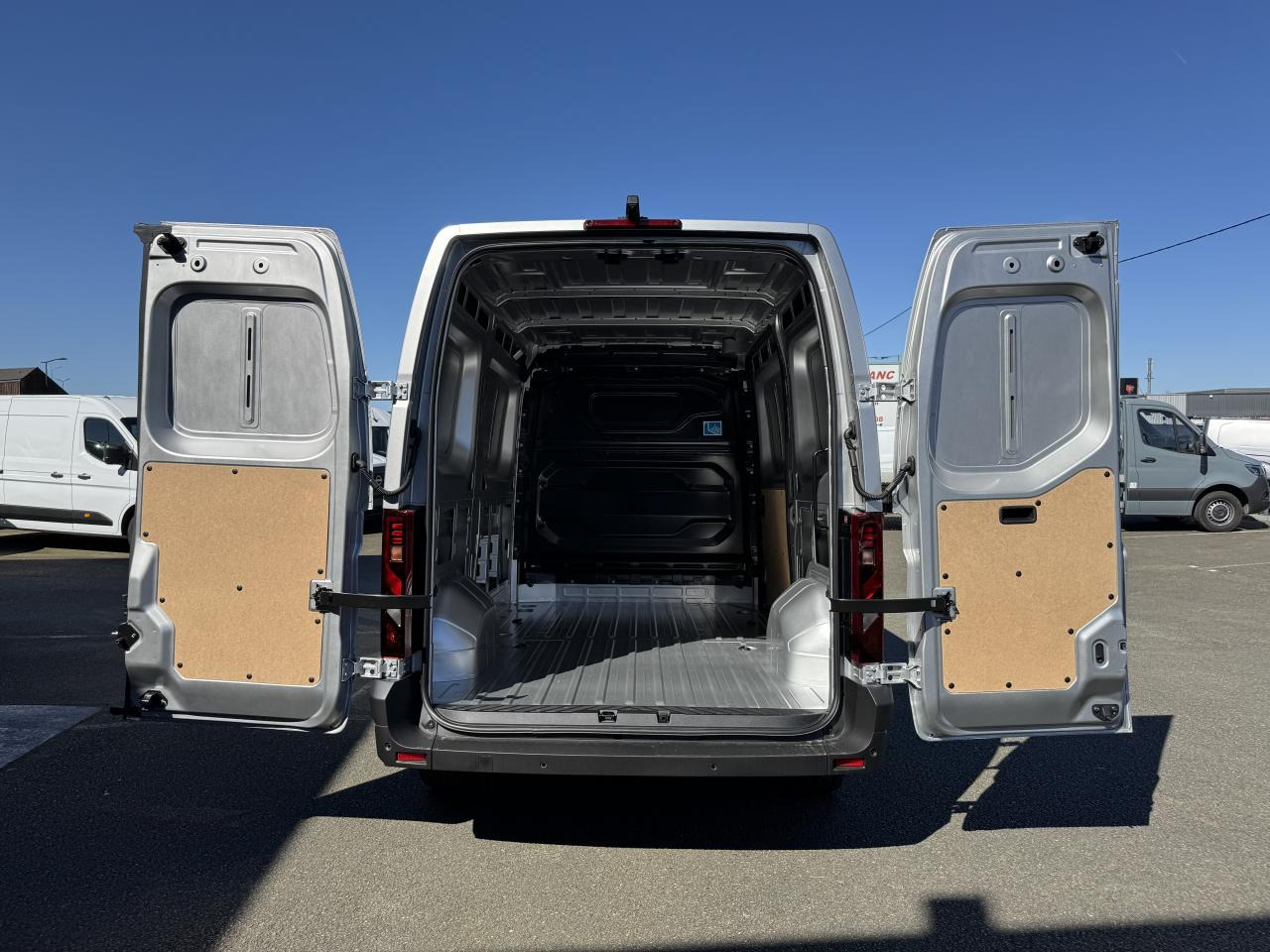 RENAULT Master Advance 3t3 L2H2 2.0 Blue dCi - 150 2025 IV FOURGON Fourgon L2H2 Traction - Krovininis mikroautobusas: foto 3 RENAULT Master Advance 3t3 L2H2 2.0 Blue dCi - 150 2025 IV FOURGON Fourgon L2H2 Traction - Krovininis mikroautobusas: foto 3
