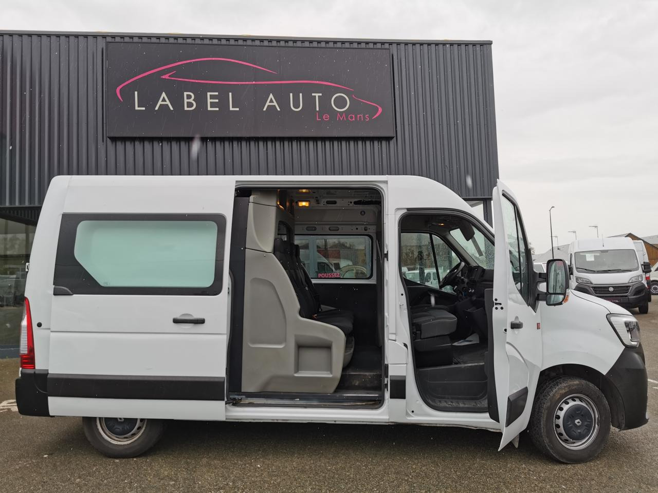 RENAULT Master Confort F3300 L2H2 2.3 dCi - 135 III CABINE APPROFONDIE Cabine approfondie L2H2 Traction PHA - Krovininis mikroautobusas: foto 1 RENAULT Master Confort F3300 L2H2 2.3 dCi - 135 III CABINE APPROFONDIE Cabine approfondie L2H2 Traction PHA - Krovininis mikroautobusas: foto 1