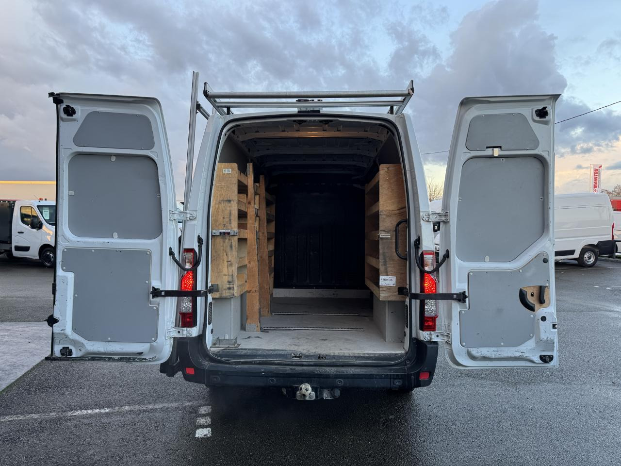 RENAULT Master Grand Confort F3300 L2H2 2.3 Blue dCi - 150 CH PORTE VERRE - Krovininis mikroautobusas: foto 2 RENAULT Master Grand Confort F3300 L2H2 2.3 Blue dCi - 150 CH PORTE VERRE - Krovininis mikroautobusas: foto 2