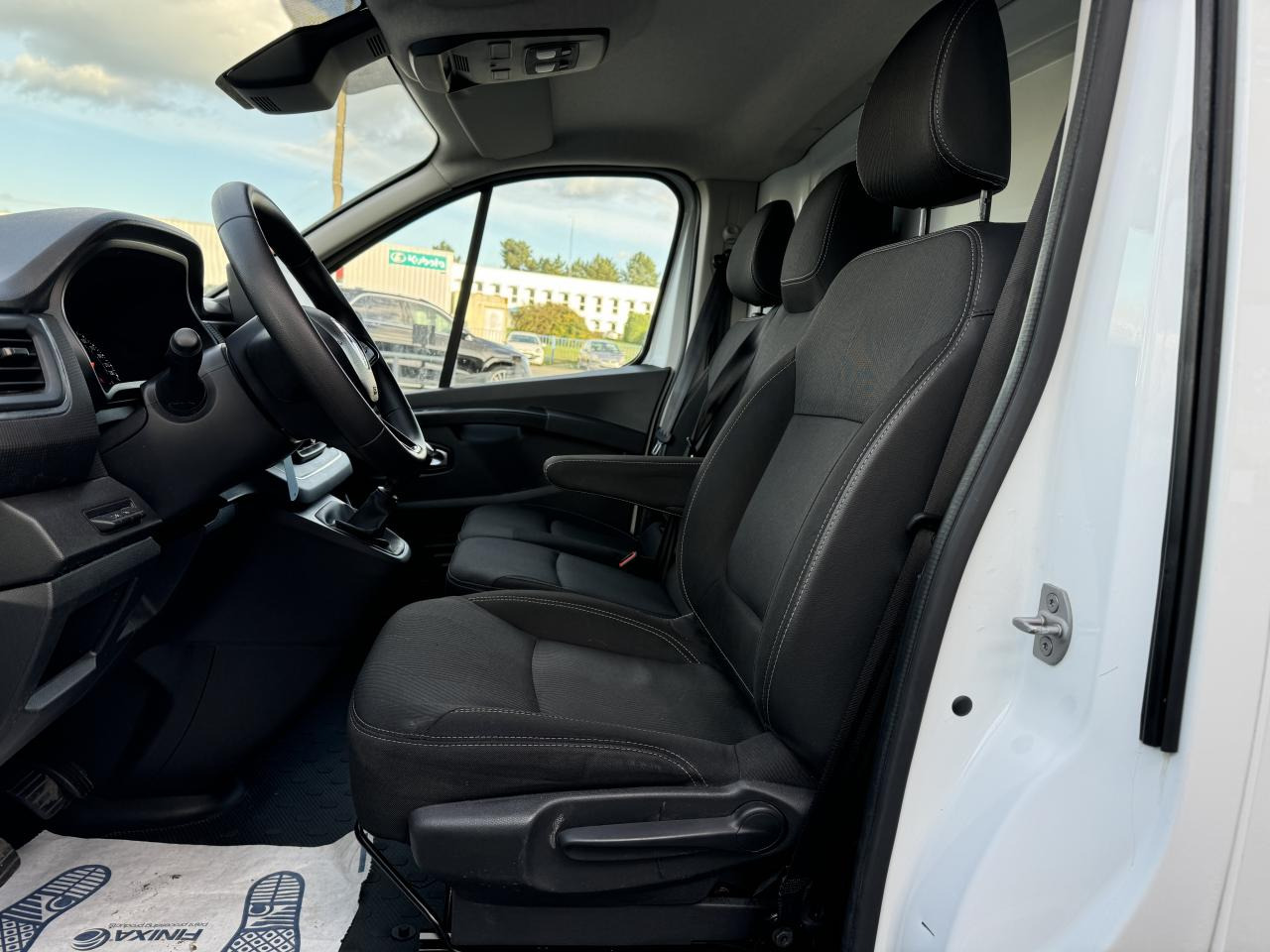 RENAULT Trafic L2H1 3000 Kg 2.0 Blue dCi - 130 III FOURGON Fourgon Grand Confort L2H1 PHASE 3 - Krovininis mikroautobusas: foto 4 RENAULT Trafic L2H1 3000 Kg 2.0 Blue dCi - 130 III FOURGON Fourgon Grand Confort L2H1 PHASE 3 - Krovininis mikroautobusas: foto 4
