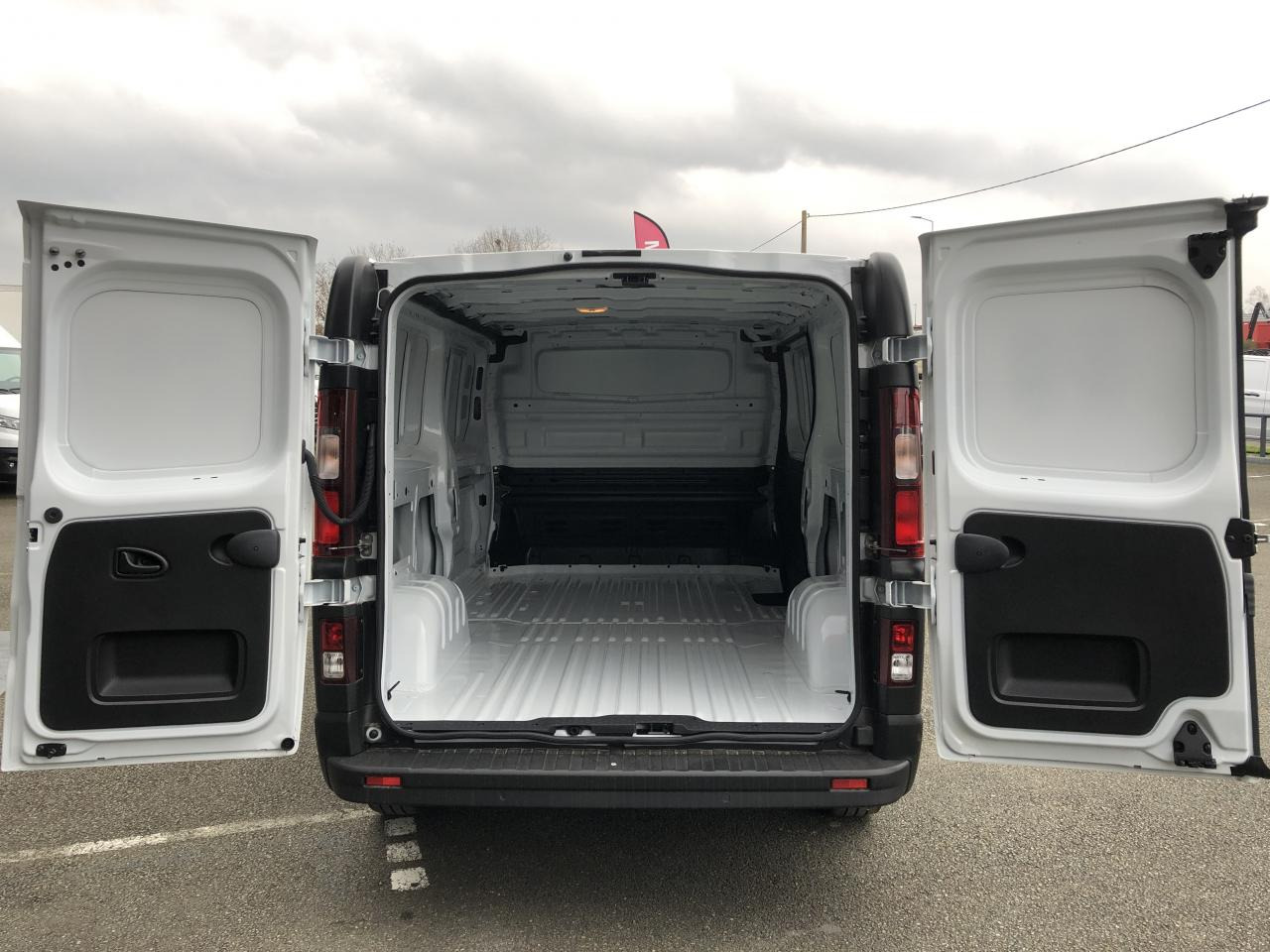 RENAULT Trafic L2H1 3000 Kg 2.0 Blue dCi 170ch ADVANCE - Krovininis mikroautobusas: foto 3 RENAULT Trafic L2H1 3000 Kg 2.0 Blue dCi 170ch ADVANCE - Krovininis mikroautobusas: foto 3