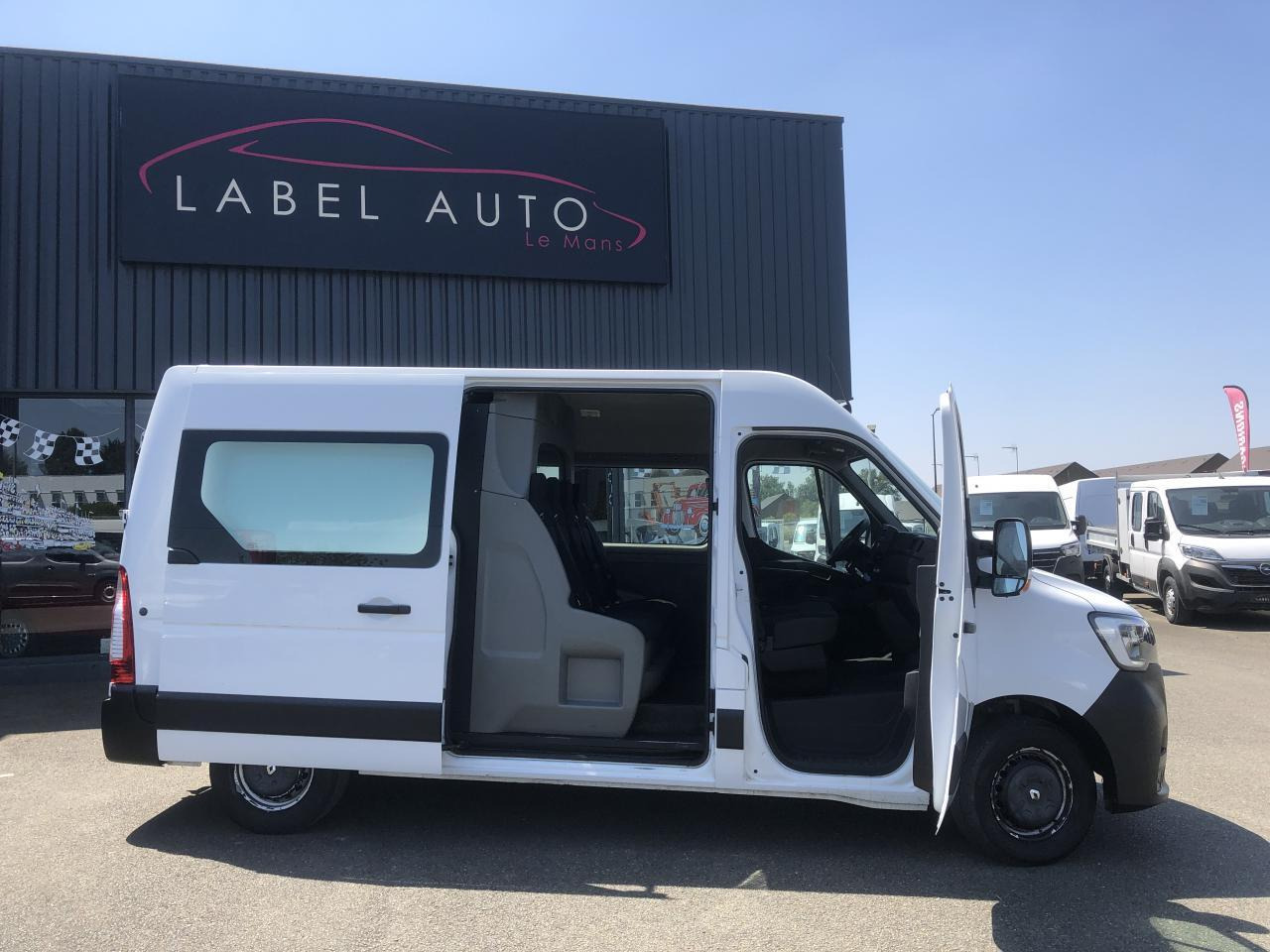 Renault Master F3300 L2H2 2.3 DCI 135CH CABINE APPROFONDIE CONFORT 7 PLACES - Komercinis automobilis su dviguba kabina: foto 2 Renault Master F3300 L2H2 2.3 DCI 135CH CABINE APPROFONDIE CONFORT 7 PLACES - Komercinis automobilis su dviguba kabina: foto 2