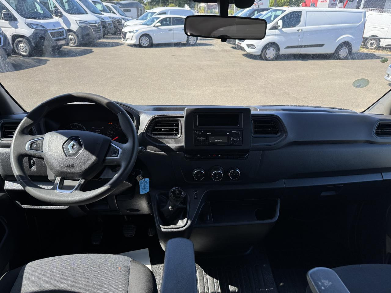 Renault Master RENAULT 3T5 BENNE + COFFRE RJ DOUBLE CABINE 6 PL 2.3 DCI 130 CH CONFORT + GPS + REGUL + CLIM - Mažas savivartis: foto 3 Renault Master RENAULT 3T5 BENNE + COFFRE RJ DOUBLE CABINE 6 PL 2.3 DCI 130 CH CONFORT + GPS + REGUL + CLIM - Mažas savivartis: foto 3