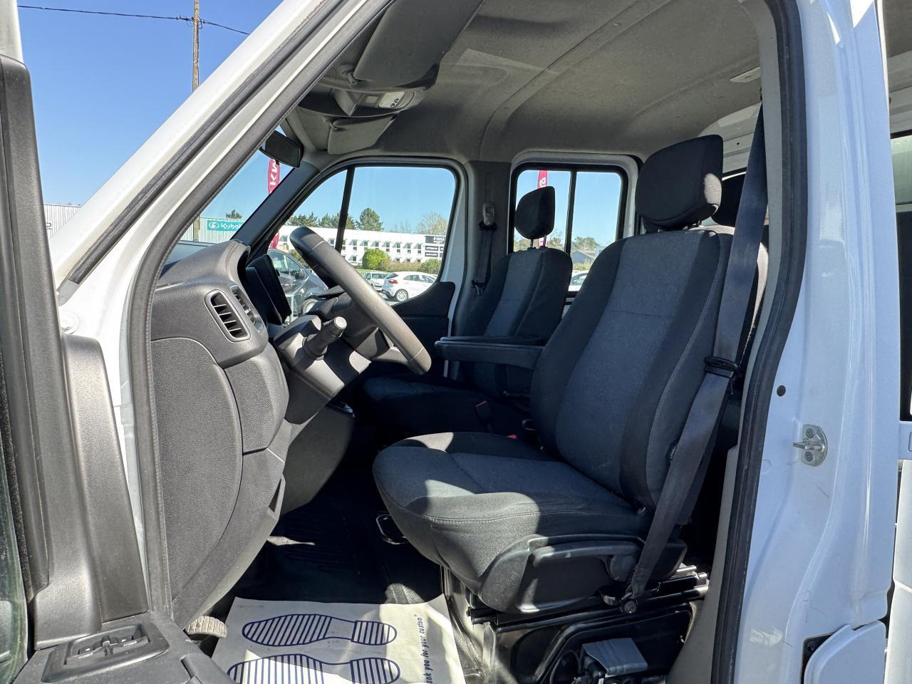 Renault Master RENAULT 3T5 BENNE + COFFRE RJ DOUBLE CABINE 6 PL 2.3 DCI 130 CH CONFORT + GPS + REGUL + CLIM - Mažas savivartis: foto 4 Renault Master RENAULT 3T5 BENNE + COFFRE RJ DOUBLE CABINE 6 PL 2.3 DCI 130 CH CONFORT + GPS + REGUL + CLIM - Mažas savivartis: foto 4