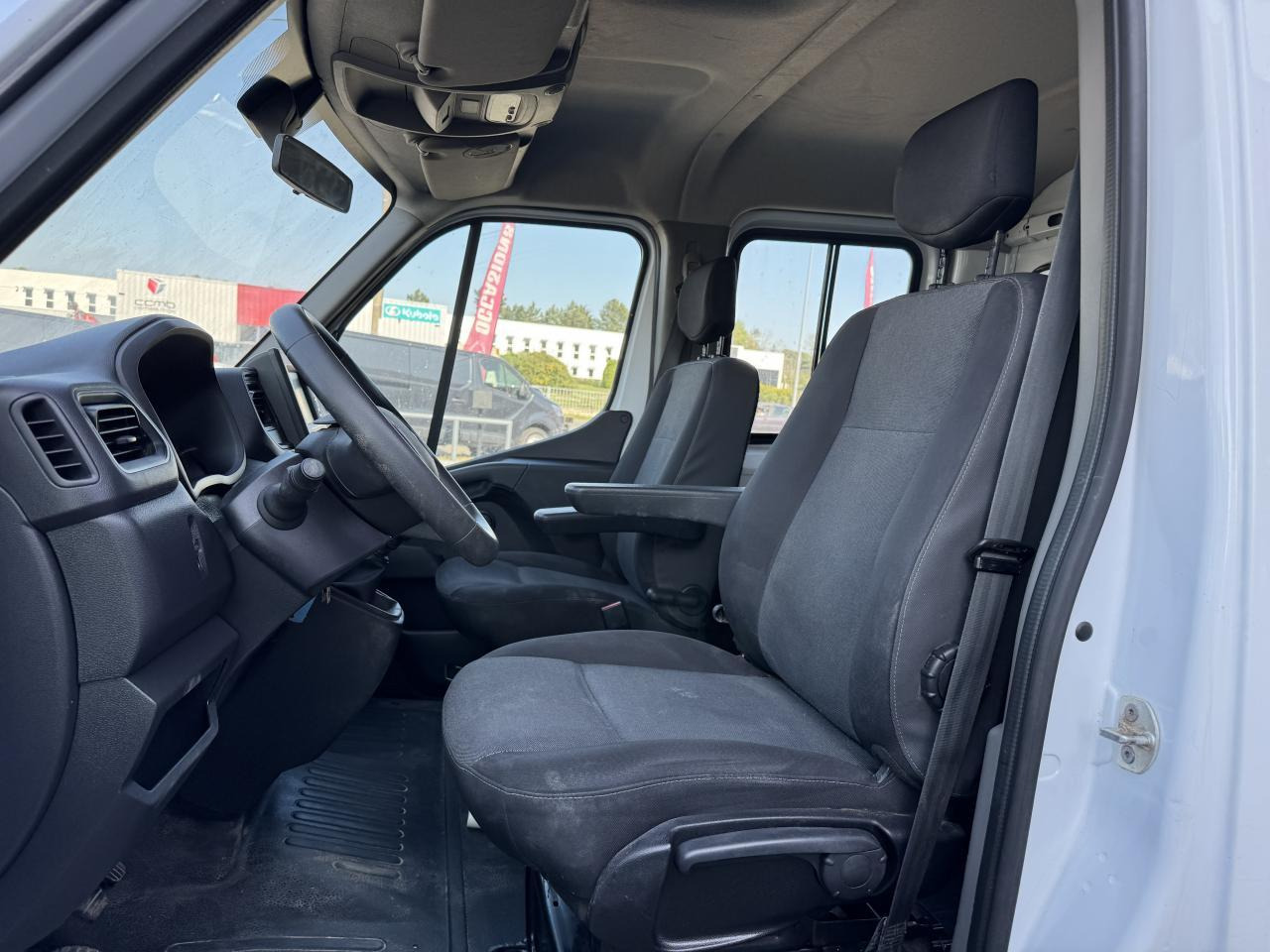 Renault Master combi RENAULT 3T5 BENNE + COFFRE RJ DOUBLE CABINE 6 PL 2.3 DCI 130 CH CONFORT + GPS + REGUL + CLIM - Mažas savivartis: foto 4 Renault Master combi RENAULT 3T5 BENNE + COFFRE RJ DOUBLE CABINE 6 PL 2.3 DCI 130 CH CONFORT + GPS + REGUL + CLIM - Mažas savivartis: foto 4