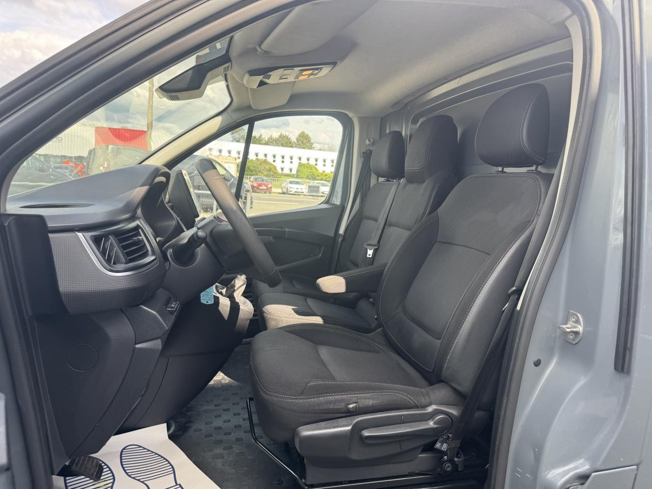 Renault Trafic L1H1 2T8 2.0 BLUE DCI 130CH GRAND CONFORT - Krovininis mikroautobusas: foto 5 Renault Trafic L1H1 2T8 2.0 BLUE DCI 130CH GRAND CONFORT - Krovininis mikroautobusas: foto 5