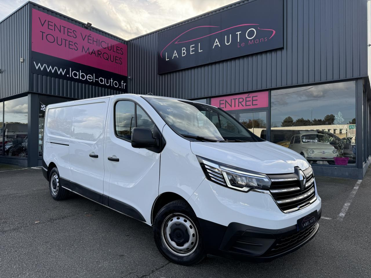 Renault Trafic L2H1 3000 Kg 2.0 Blue dCi - 130 III FOURGON Fourgon Grand Confort L2H1 PHASE 3 - Krovininis mikroautobusas: foto 1 Renault Trafic L2H1 3000 Kg 2.0 Blue dCi - 130 III FOURGON Fourgon Grand Confort L2H1 PHASE 3 - Krovininis mikroautobusas: foto 1