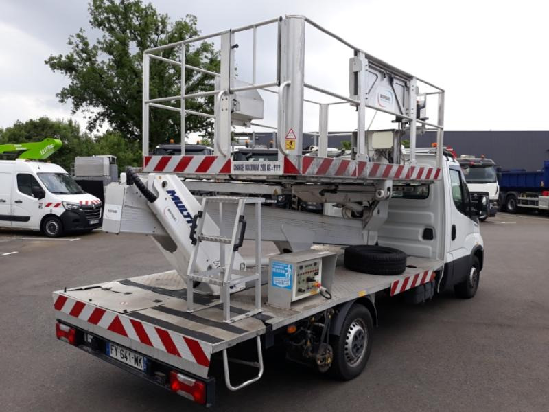 Iveco Daily 35S14 Plateau Nacelle 6m50 Spécial tunnel - Autobokštelio: foto 4 Iveco Daily 35S14 Plateau Nacelle 6m50 Spécial tunnel - Autobokštelio: foto 4