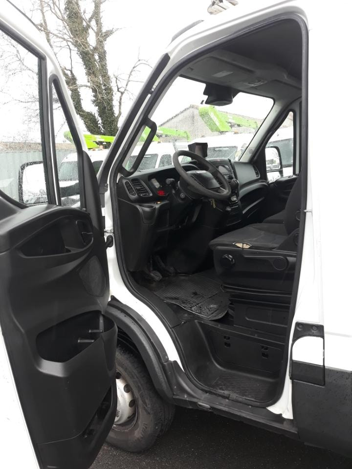 Iveco Daily 70C18 tribenne + coffre - Savivartis sunkvežimis: foto 3 Iveco Daily 70C18 tribenne + coffre - Savivartis sunkvežimis: foto 3